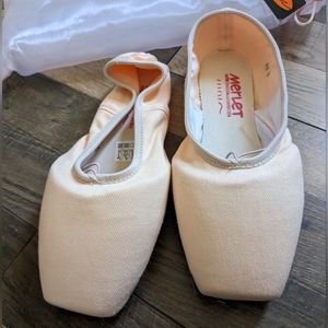NWT Merlet elista pointe shoes EU 41 D